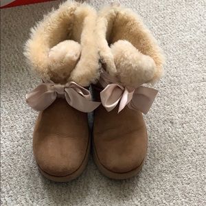 Short bow Uggs
